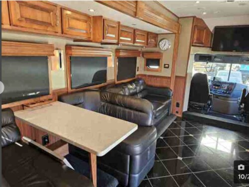 2016 Showhauler 2 Bath Cascadia Coach, 600HP, 13 Speed, 56K Miles, Available Today - Image 10